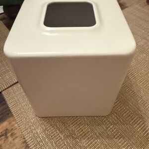 Minimalist White Ceramic Square metal Tissue Box Cover
M Design